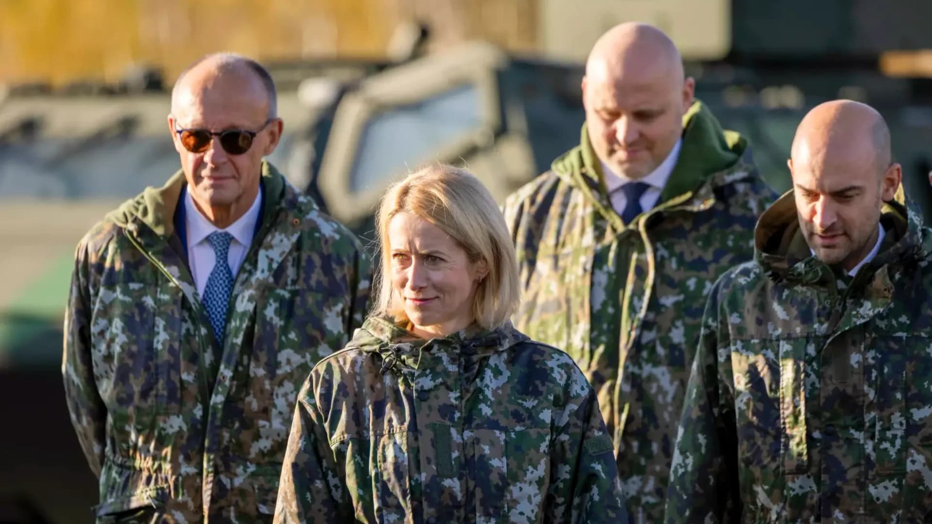 Kaja Kallas, az EU külügyi főképviselője Friedrich Merz német kancellárral és Jean-Noël Barrot francia külügyminiszterrel. 