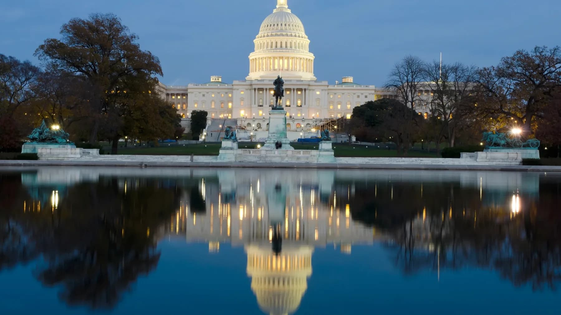 A félidős választások dönthetnek az iráni háború sorsáról Washingtonban