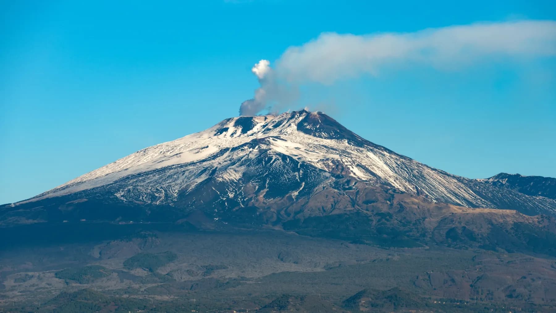 Felfüggesztették az érkező járatokat a cataniai repülőtéren az Etna hamukibocsátása miatt