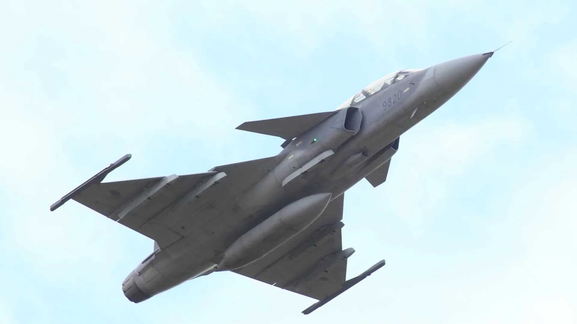 Napokkal a szolnoki Gripen-baleset előtt tartott nagyszabású légibemutatót a svéd légierő