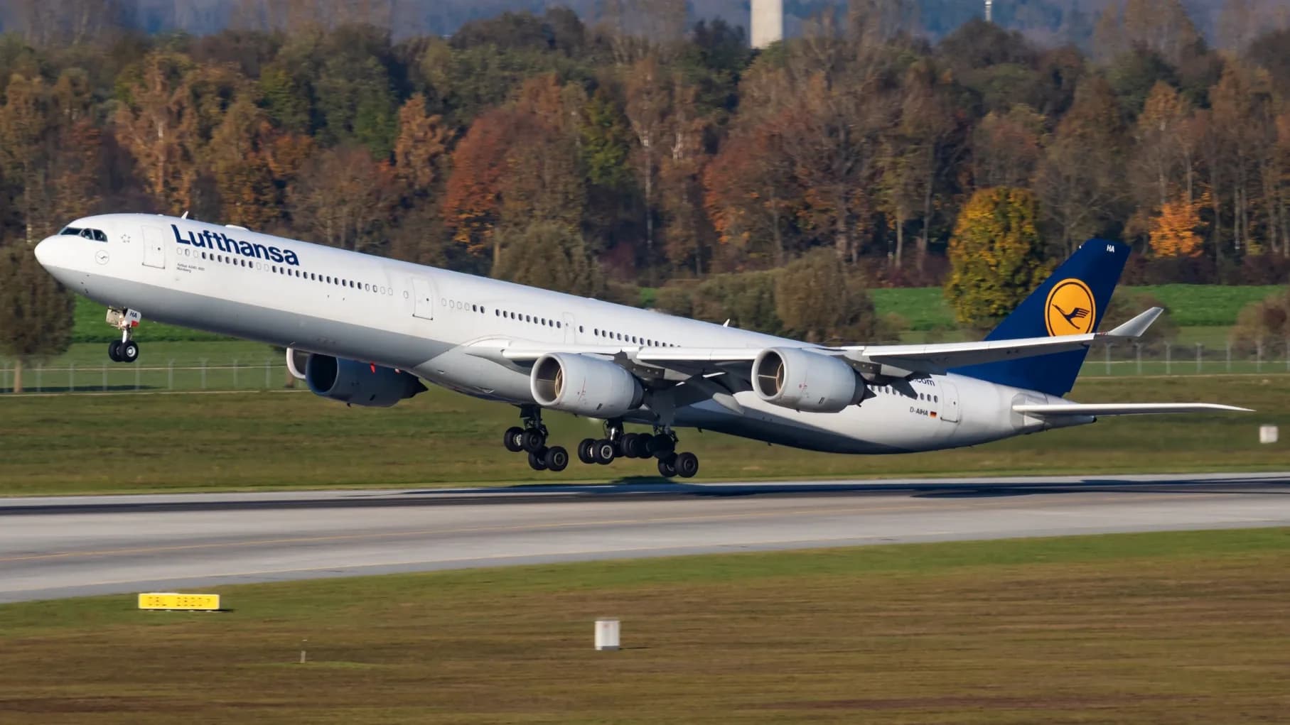 Lufthansa Airbus A340-600