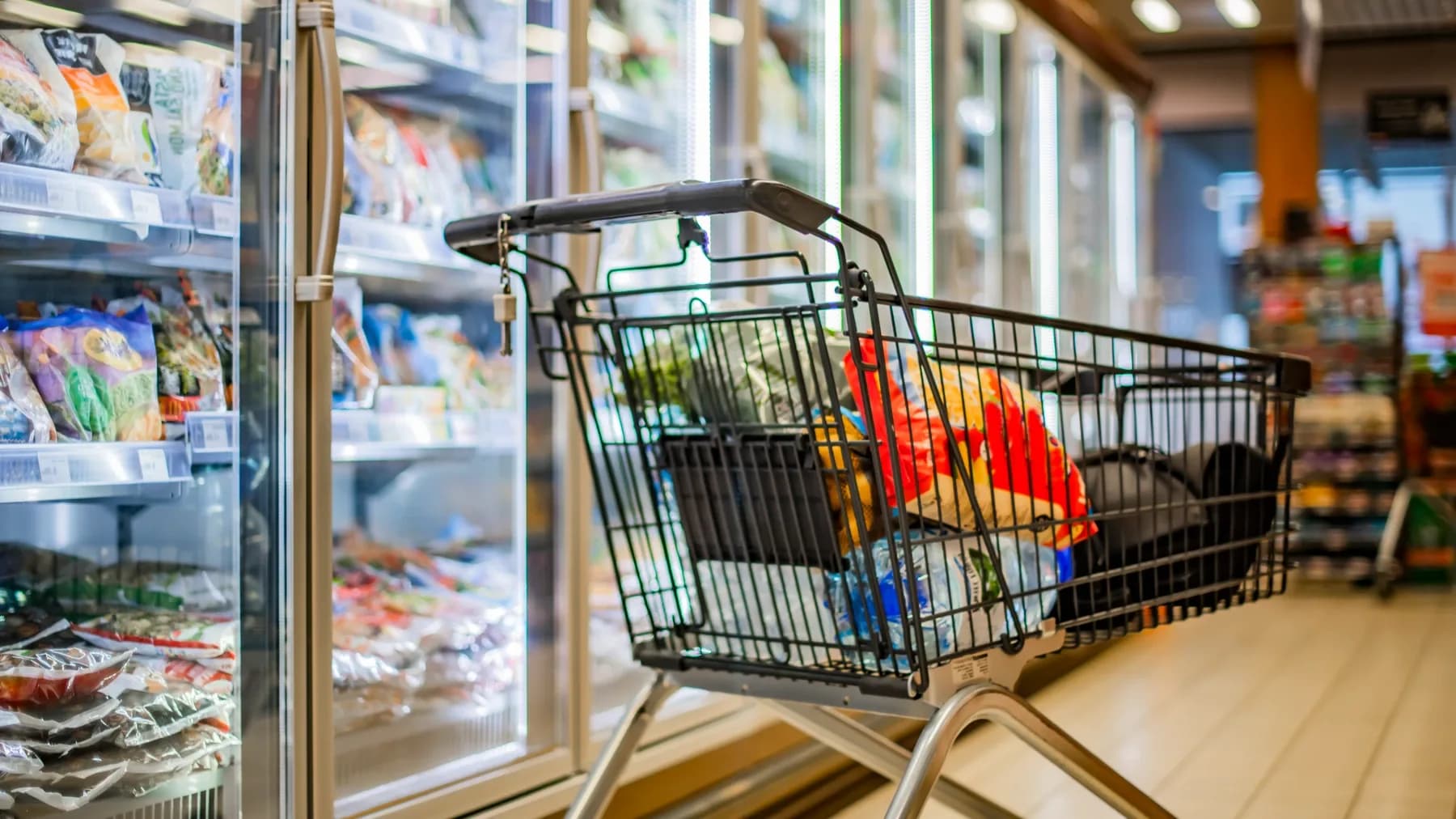 szupermarket hűtőpultja