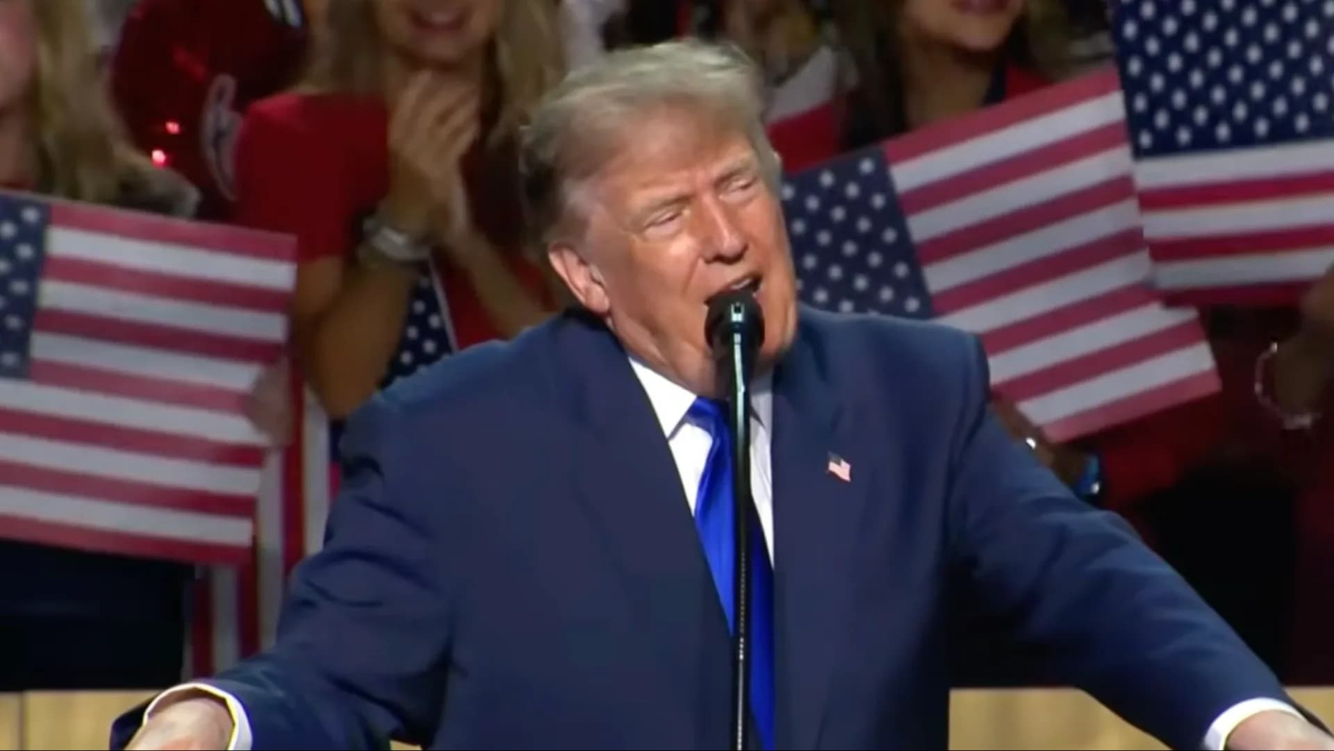 Trump kemény csapással fenyegette meg Iránt egy nukleáris létesítménynél észlelt tevékenység miatt