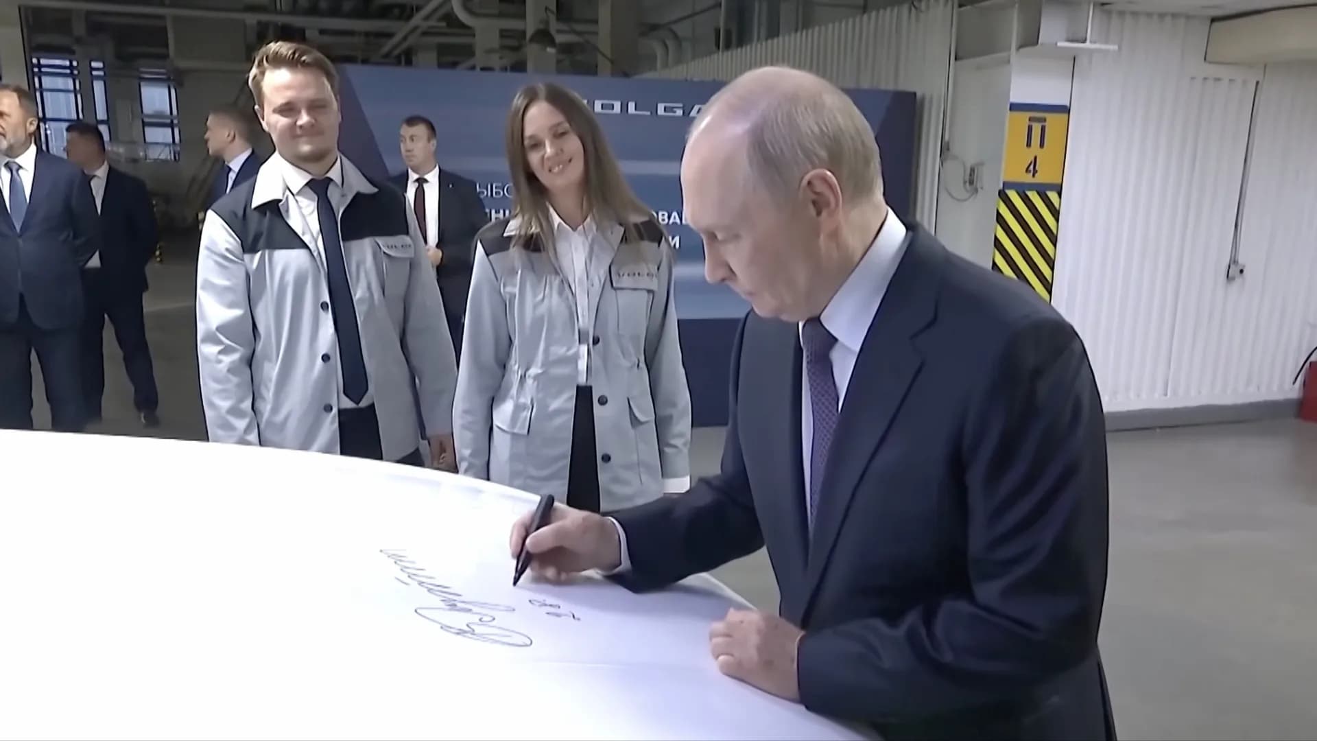 Putyin egy ujjal vezette az új Volgát